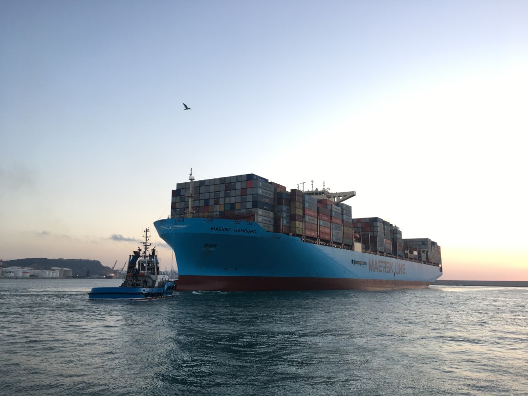 Remolque al amanecer.